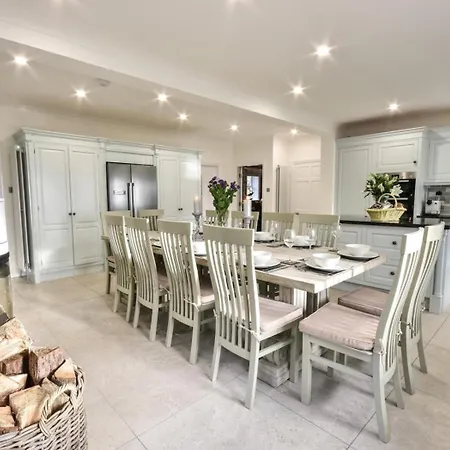 6 Bed In Otley Oc-g0022 * Fewston