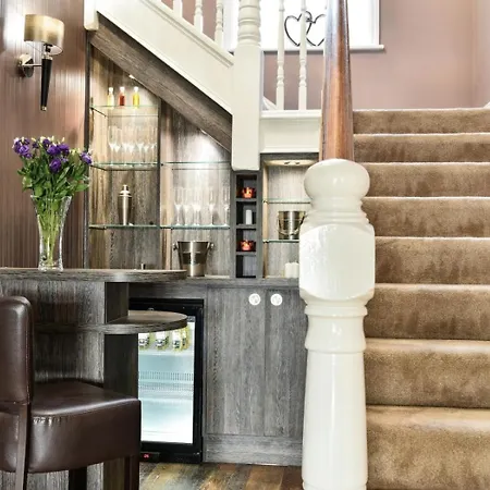 6 Bed In Otley Oc-g0022 * Fewston